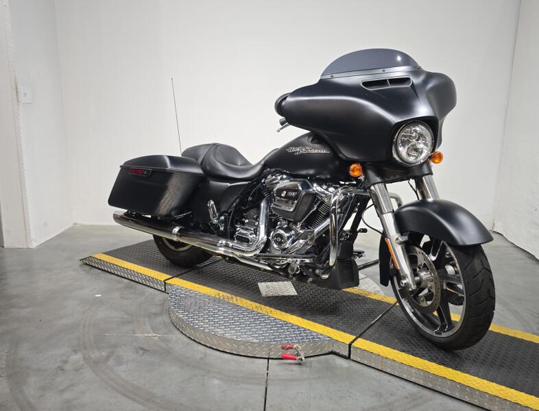 FLHXS 2017 Street Glide® Special