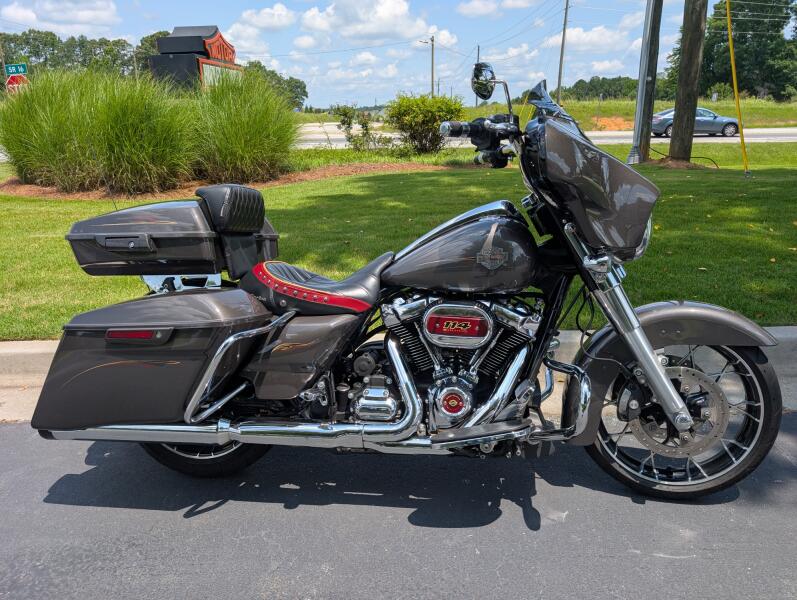 2023 Harley-Davidson® Street Glide® Special Gray Haze