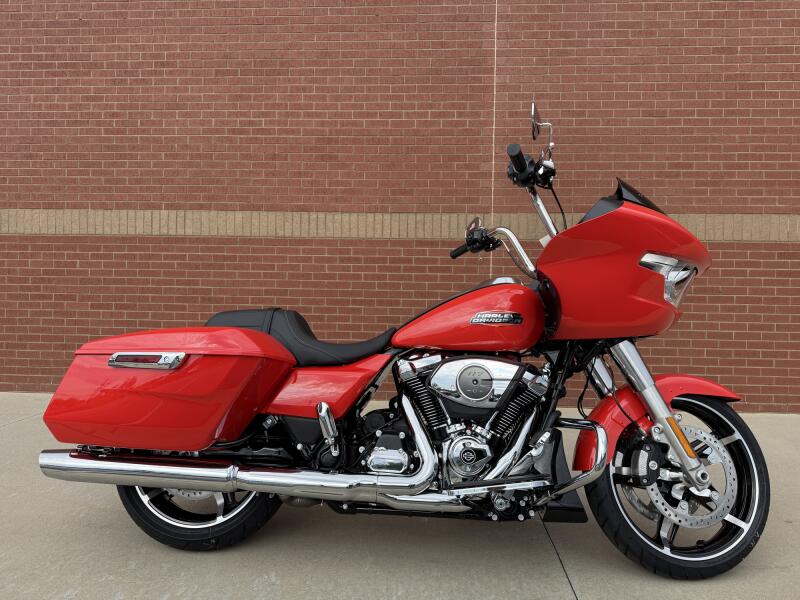 2026 Harley-Davidson® Road Glide® Blood Orange Chrome Trim