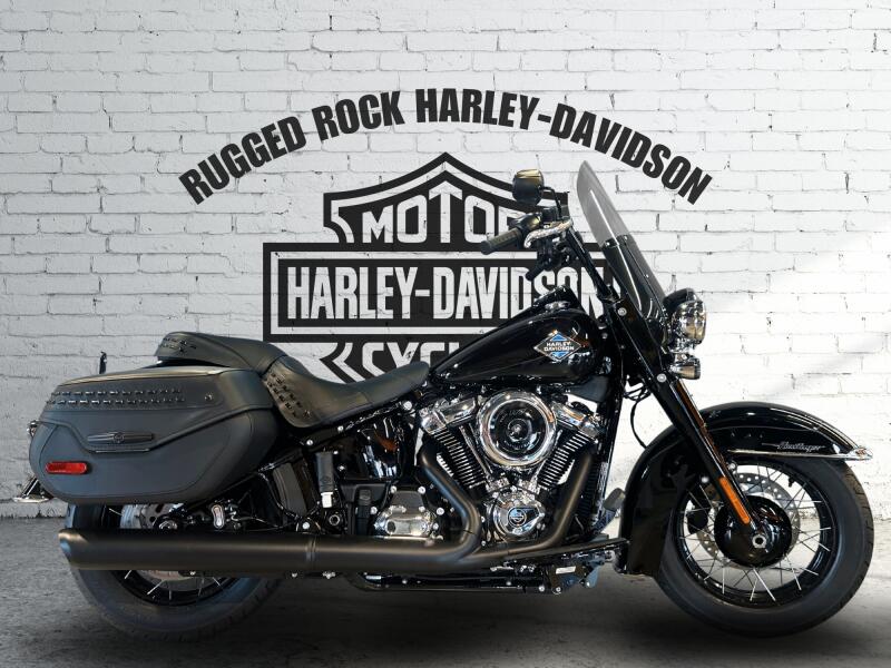 2026 Harley-Davidson® Heritage Classic Vivid Black Black Laced Wheels