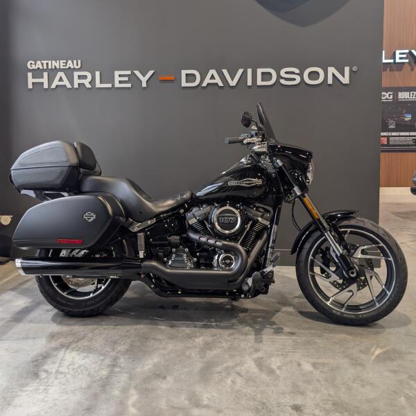2018 Harley-Davidson® Sport Glide™ Vivid Black