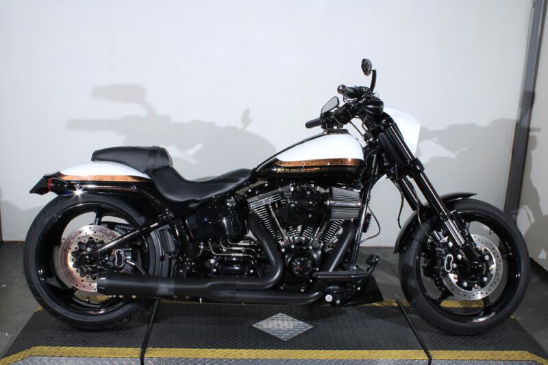 FXSE 2016 CVO™ Pro Street Breakout®