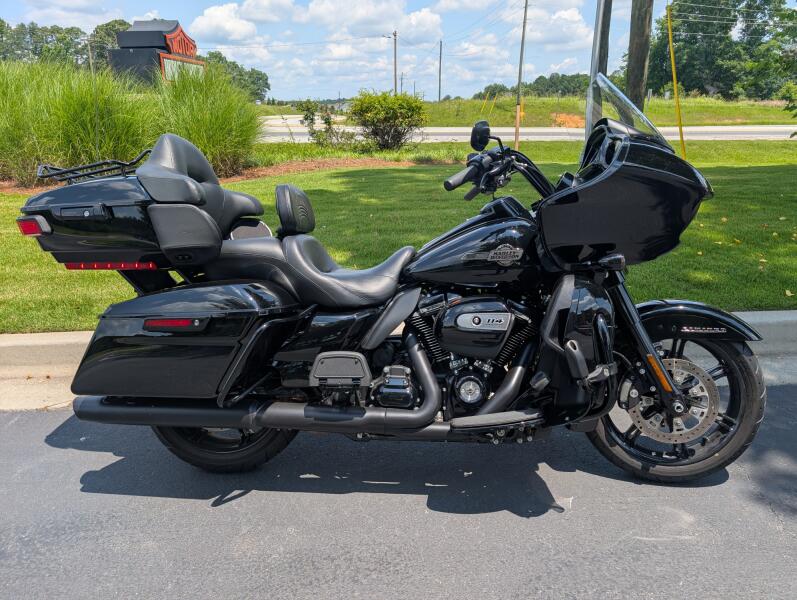 2023 Harley-Davidson® Road Glide® Limited Vivid Black