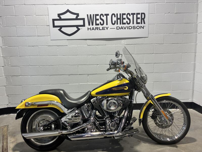 2004 Harley-Davidson® Softail Deuce Smokey Gold and Vivid Black