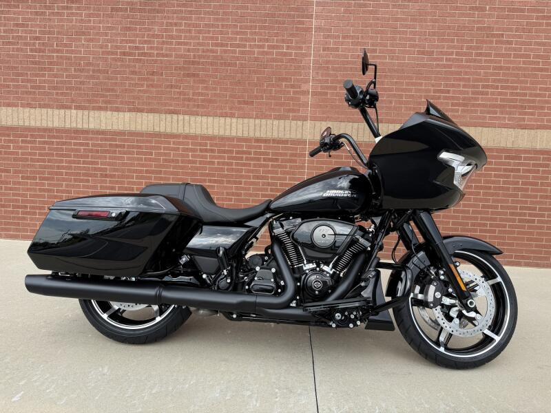2026 Harley-Davidson® Road Glide® Vivid Black Black Trim