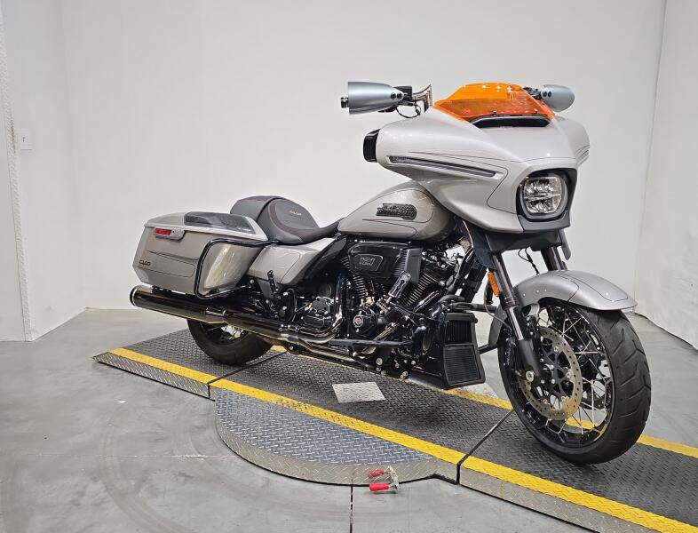 FLHXSE 2023 CVO™ Street Glide®