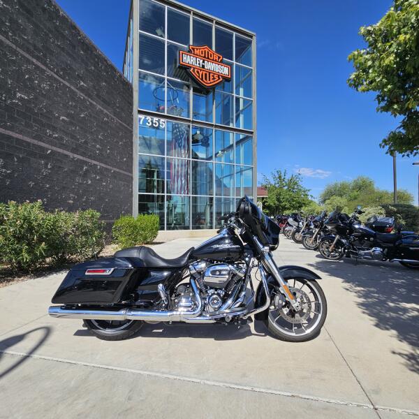 FLHX 2023 Street Glide®