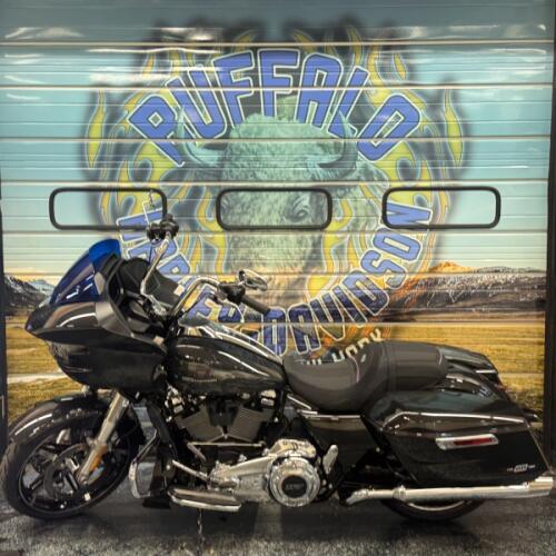 2026 Harley-Davidson® Road Glide® Midnight Ember Chrome Trim thumb 3