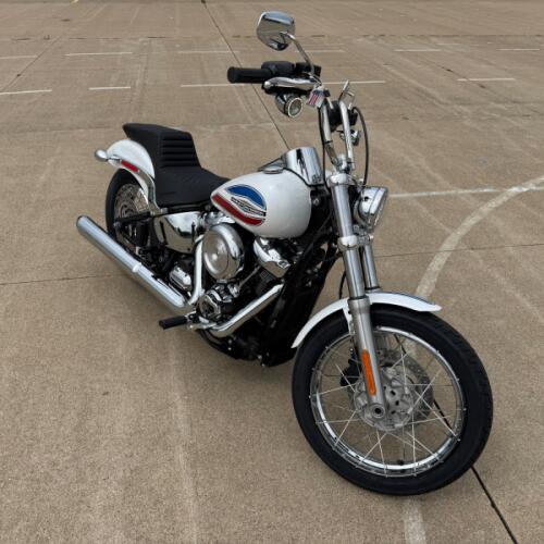 2026 Harley-Davidson® Super Glide® White Onyx Pearl thumb 3
