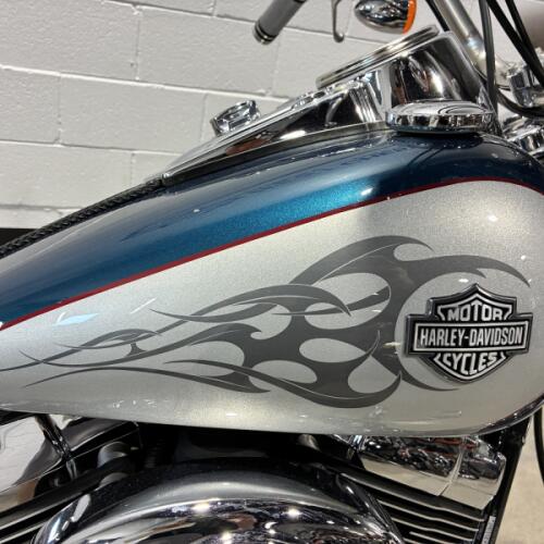 2004 Harley-Davidson® Wide Glide Luxury Teal and Brilliant Silver FXDWG thumb 3