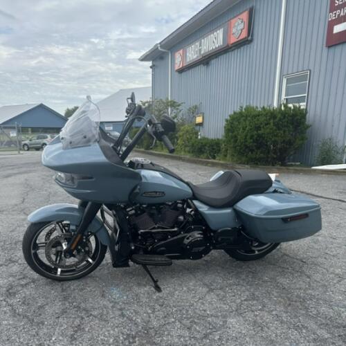 2024 Harley-Davidson® Road Glide® Sharkskin Blue - Black Finish thumb 3