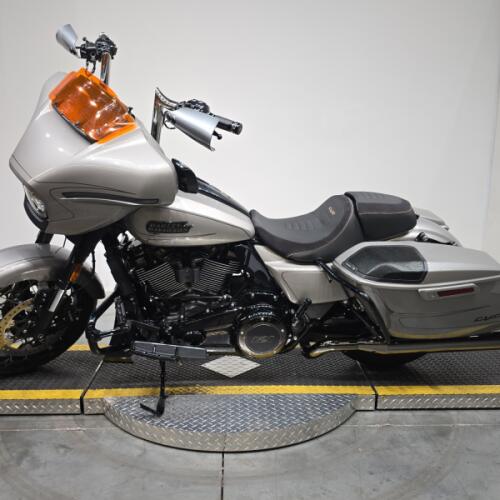 FLHXSE 2023 CVO™ Street Glide® thumb 1