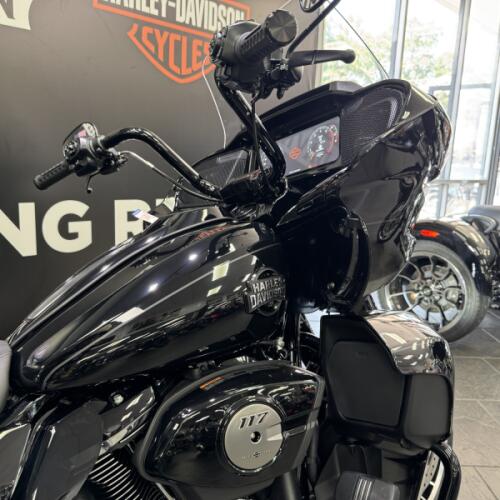 2026 Harley-Davidson® Road Glide Limited Vivid Black Black Trim thumb 2