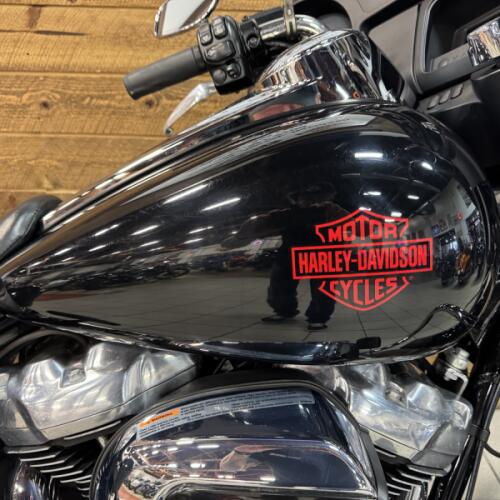 2019 Harley-Davidson® Electra Glide® Standard Vivid Black FLHT thumb 3