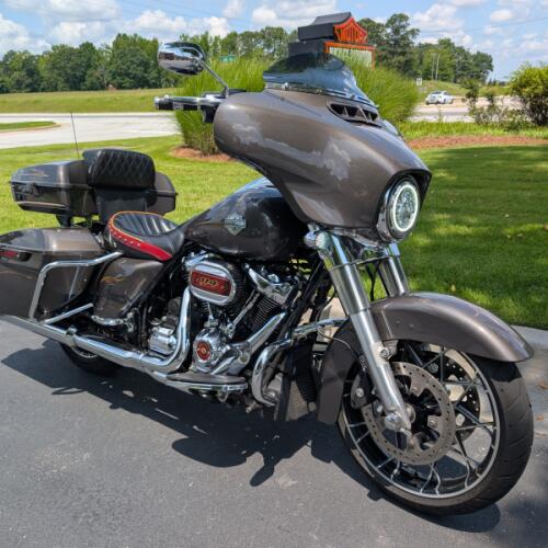2023 Harley-Davidson® Street Glide® Special Gray Haze thumb 3