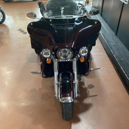 2022 Harley-Davidson® Tri Glide® Ultra FLHTCUTG thumb 1