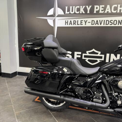 2026 Harley-Davidson® Road Glide Limited Vivid Black Black Trim thumb 0