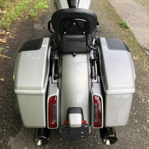 2023 Harley-Davidson® CVO™ Street Glide® Dark Platinum w/Pinstripe thumb 1