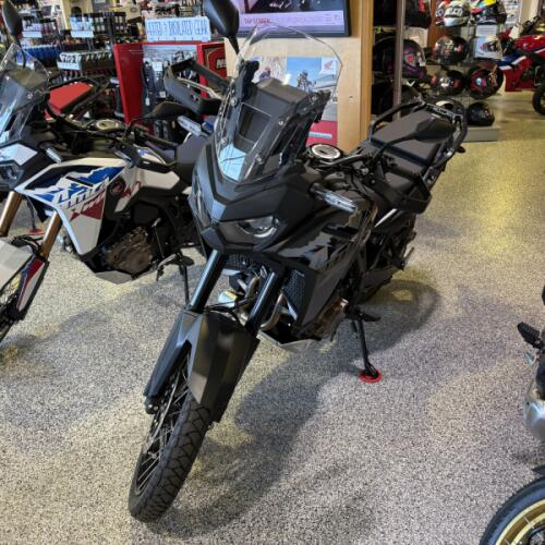 2026 Honda Africa Twin DCT thumb 2