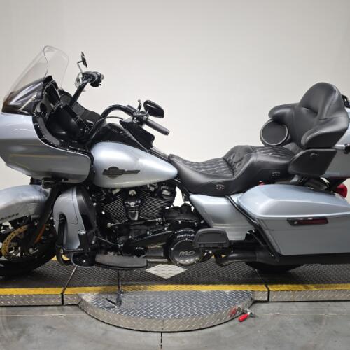 FLTRK 2023 Road Glide® Limited thumb 1