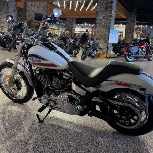 FXD 2026 Super Glide® thumb 0