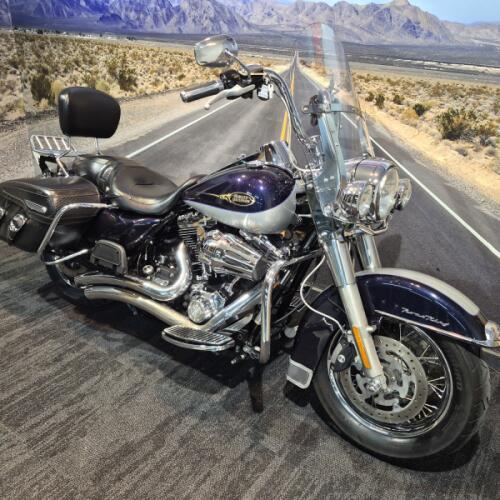 2009 Harley-Davidson® Road King® Abyss Blue Crushed Sapphire thumb 2