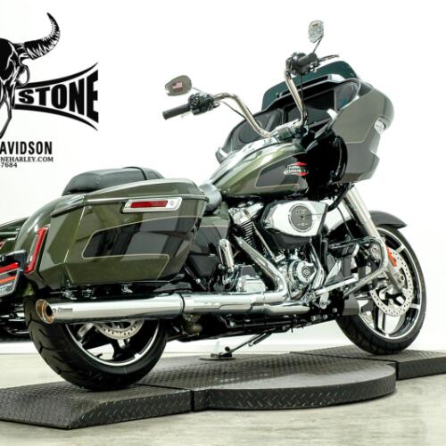 2026 Harley-Davidson® Road Glide® Olive Steel Metallic / Vivid Black Chrome Trim thumb 3