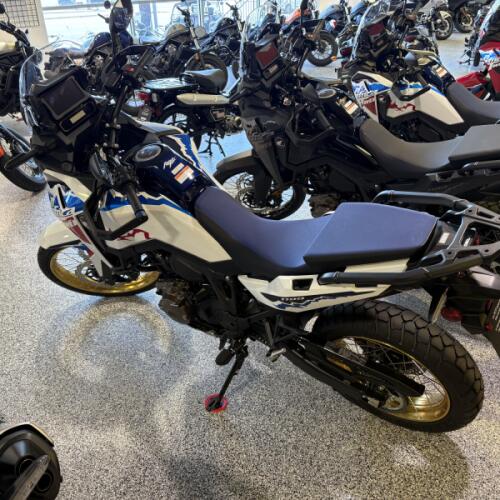 2026 Honda Africa Twin DCT thumb 1