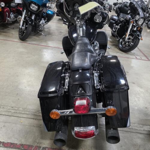 2012 Harley-Davidson® Electra Glide® Ultra Limited FLHTK  thumb 2
