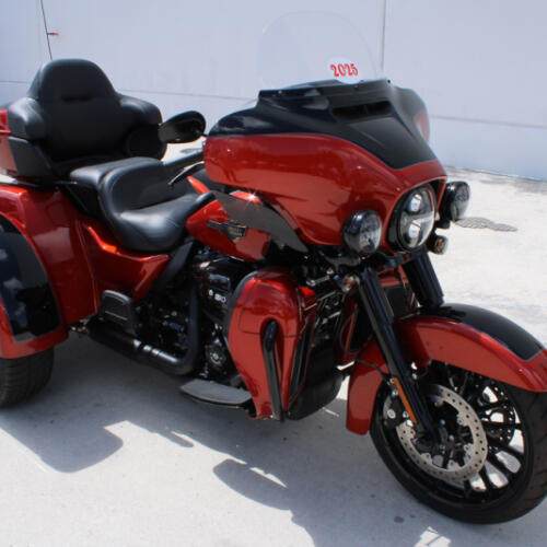 2025 Harley-Davidson Tri Glide Ultra FLHTCUTG thumb 2