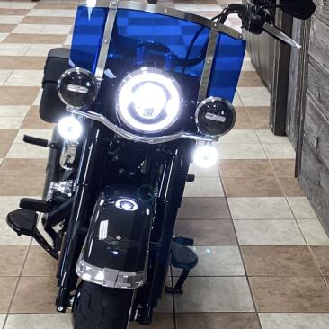 2026 Harley-Davidson® Heritage Classic Midnight Ember w/Laced Wheels thumb 2