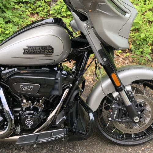 2023 Harley-Davidson® CVO™ Street Glide® Dark Platinum w/Pinstripe thumb 3