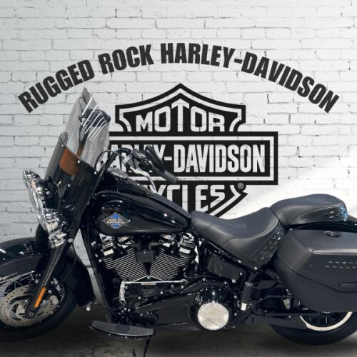 2026 Harley-Davidson® Heritage Classic Vivid Black Black Laced Wheels thumb 3