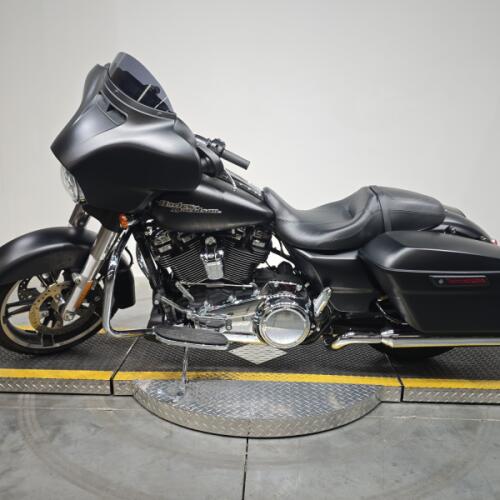 FLHXS 2017 Street Glide® Special thumb 1