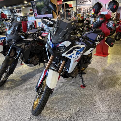 2026 Honda Africa Twin DCT thumb 2