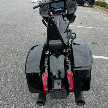 2024 Harley-Davidson® Road Glide® Vivid Black thumb 2