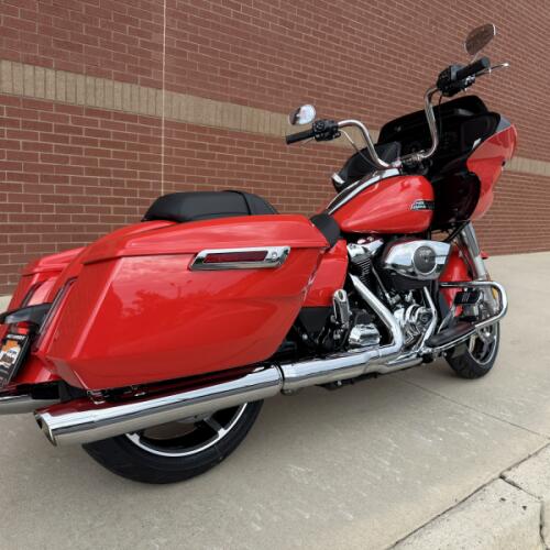 2026 Harley-Davidson® Road Glide® Blood Orange Chrome Trim thumb 1
