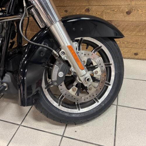 2019 Harley-Davidson® Electra Glide® Standard Vivid Black FLHT thumb 1