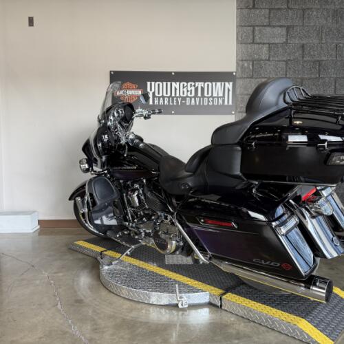2021 Harley-Davidson® CVO™ Limited FLHTKSE thumb 0