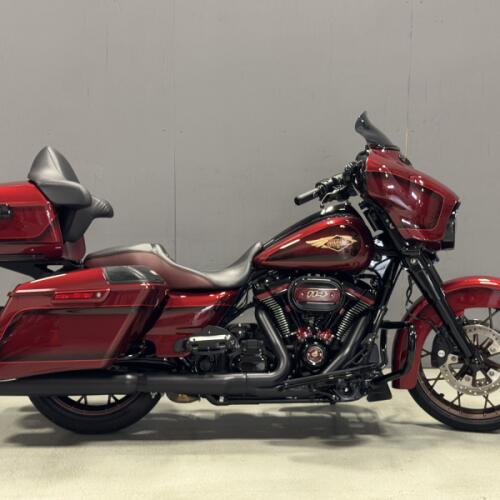 2023 Harley-Davidson® Street Glide® Special Heirloom Red Fade thumb 3