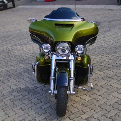 2017 Harley-Davidson® CVO™ Limited Spiked Olive & Serpentine Green with Carbon Dust including Contra thumb 2