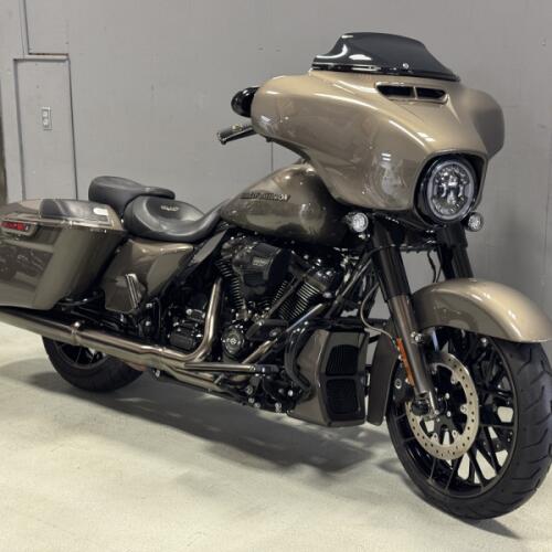 FLHXSE 2021 CVO™ Street Glide® thumb 3