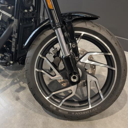 2018 Harley-Davidson® Sport Glide™ Vivid Black thumb 3