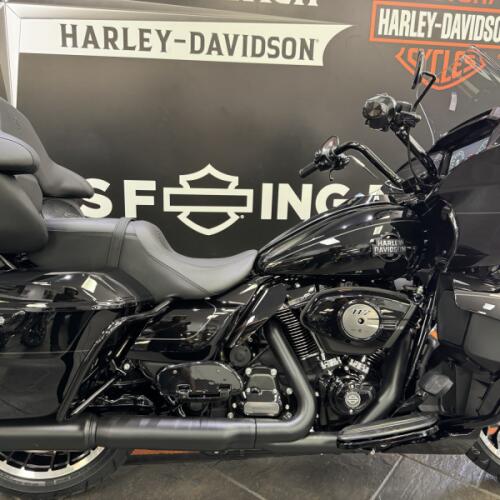 2026 Harley-Davidson® Road Glide Limited Vivid Black Black Trim thumb 1