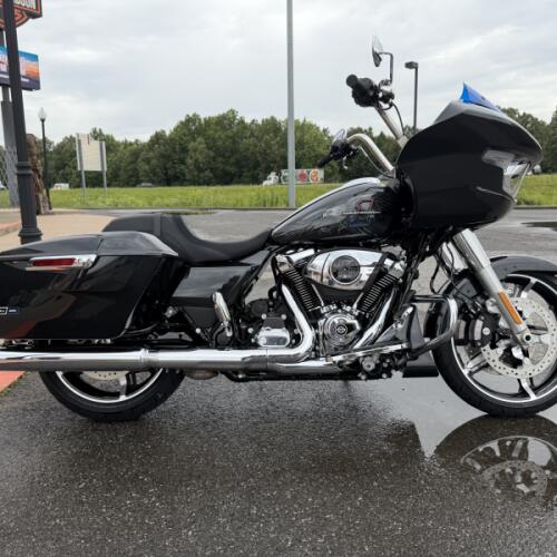 2026 Harley-Davidson® Road Glide® Midnight Ember thumb 2