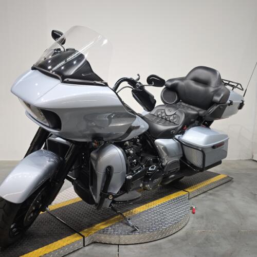 FLTRK 2023 Road Glide® Limited thumb 2