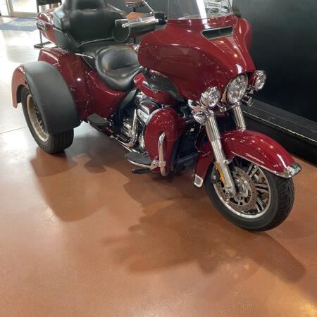 2021 Harley-Davidson® Tri Glide® Ultra FLHTCUTG thumb 3