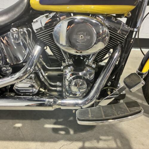 2004 Harley-Davidson® Softail Deuce Smokey Gold and Vivid Black thumb 1