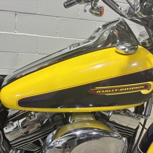 2004 Harley-Davidson® Softail Deuce Smokey Gold and Vivid Black thumb 3