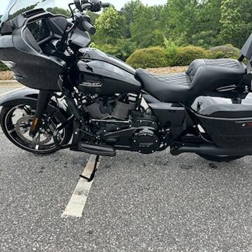 2024 Harley-Davidson® Road Glide® Vivid Black thumb 3